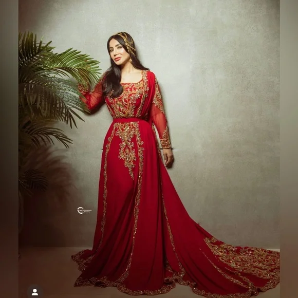 Khaleeji Dress | Color: Red | Size: Small To Medium | Jasminetaher's Closet Khaleeji Dress | Color: Red | Size: Small To Medium | Jasminetaher's Closet
